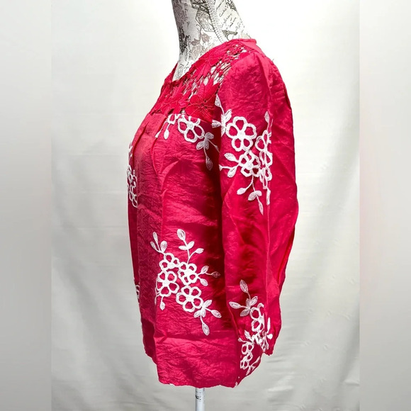 KINDRED Bright coral embroidered floral design top size PM. - Picture 4 of 13